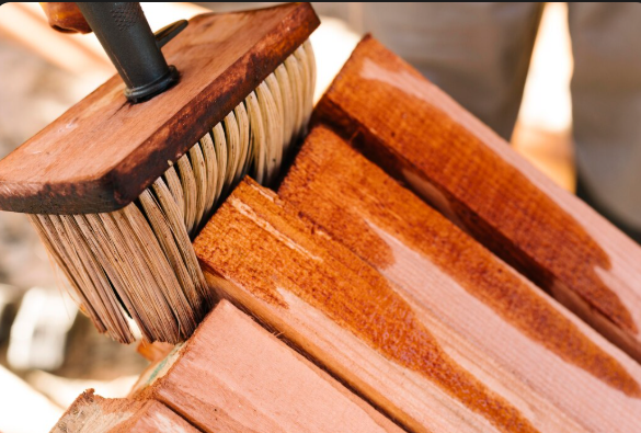 Raspagem de Piso de Madeira sem Poeira: Como Renovar Seu Espaço com Praticidade